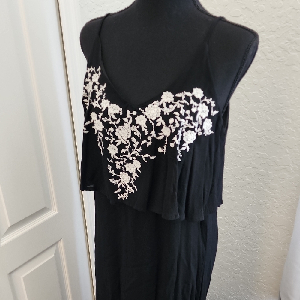 Black Maxi Dress with Floral Detail - Picture 13 of 17